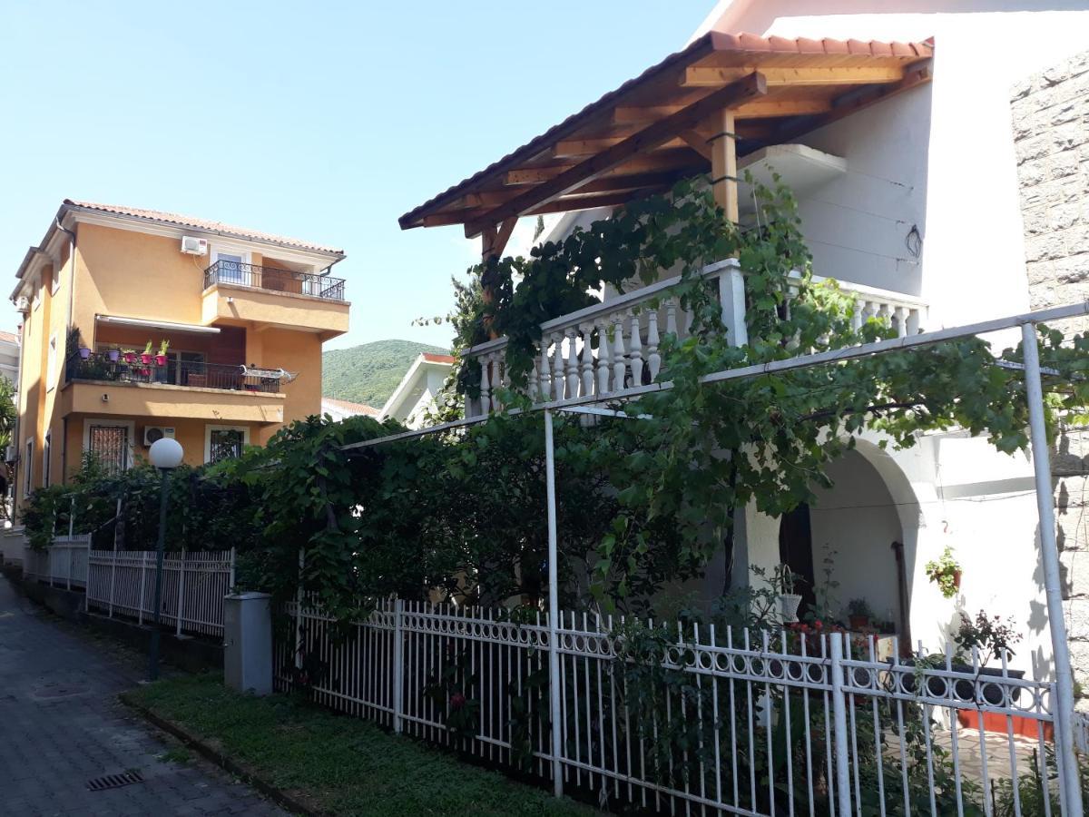 Astakos Apartments Будва Екстериор снимка